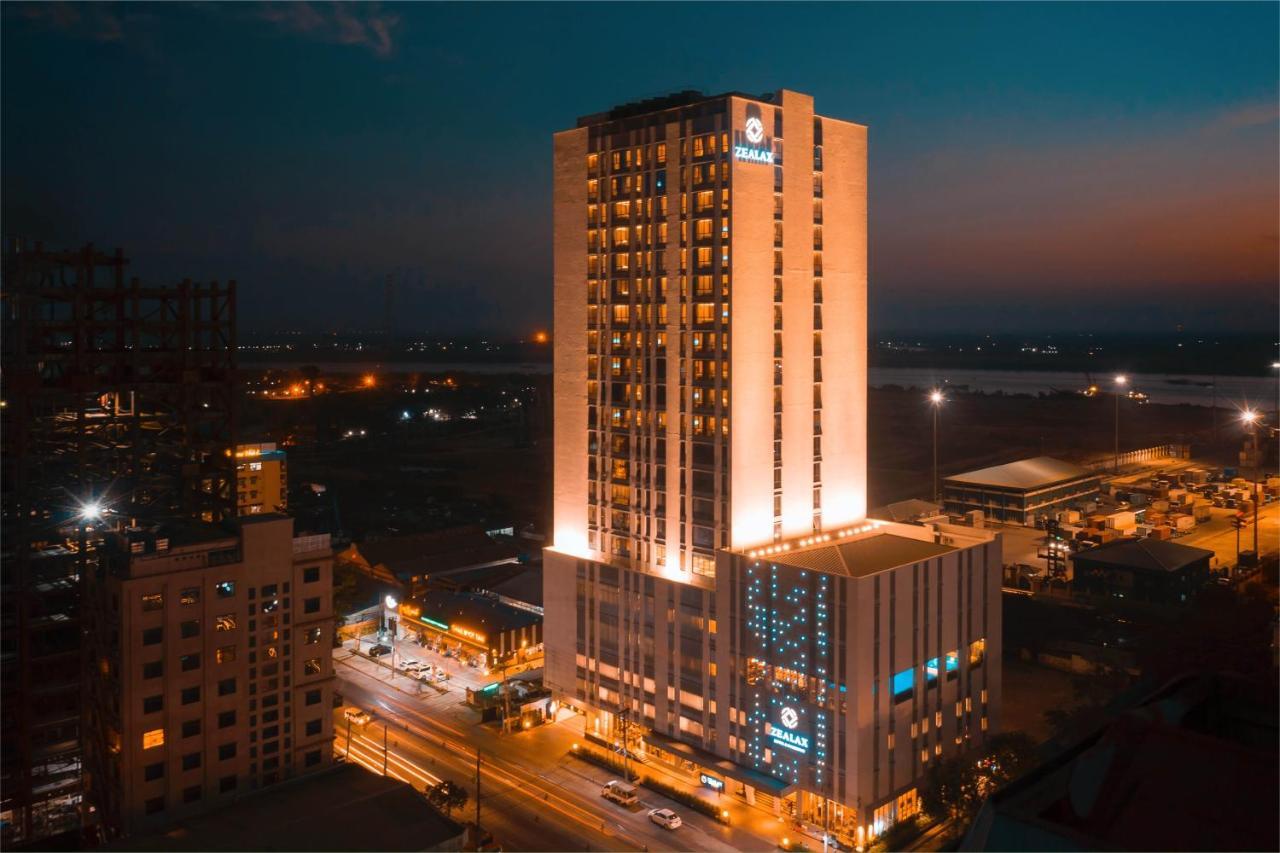 Zealax Hotel & Residence Rangoon Buitenkant foto
