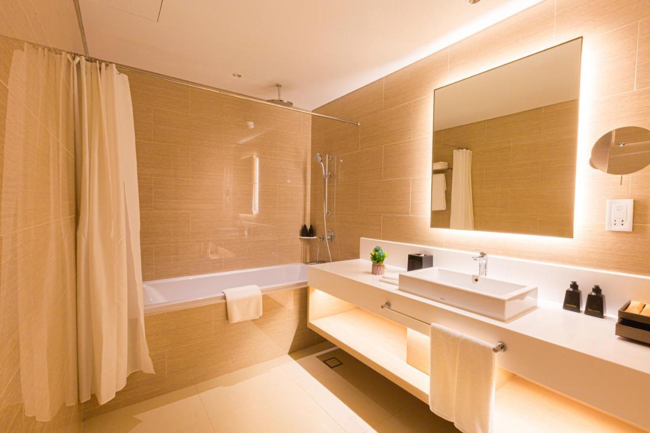 Zealax Hotel & Residence Rangoon Buitenkant foto