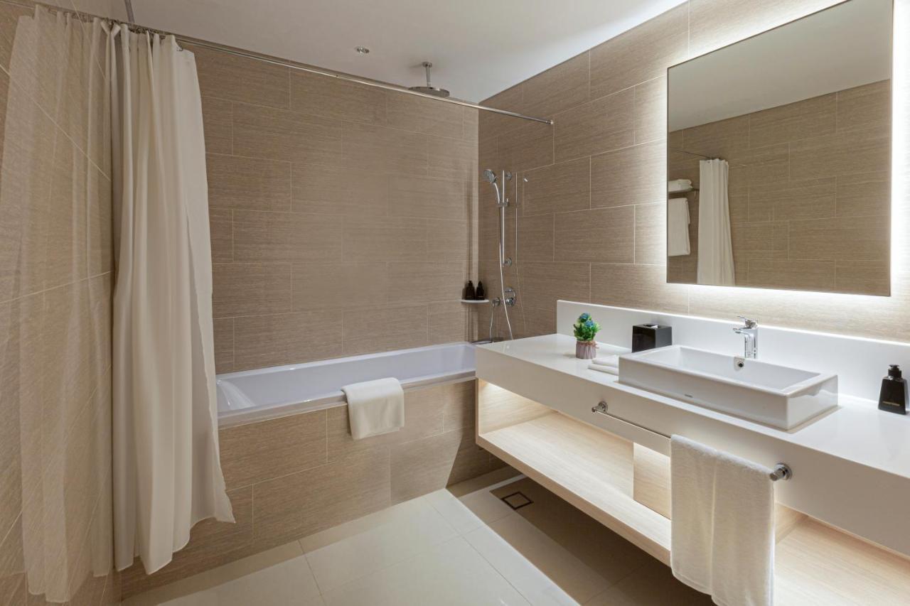 Zealax Hotel & Residence Rangoon Buitenkant foto